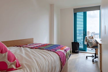 Premium En Suite at Ty Nant, 180 High Street, City Centre, Swansea, SA11NE - Image 1